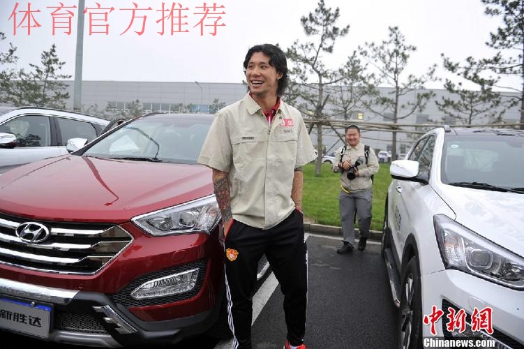 国足走进北京现代顺义工厂 卡马乔庆贺58岁生日 国足走进北京现代顺义工厂 卡马乔庆贺58岁生日